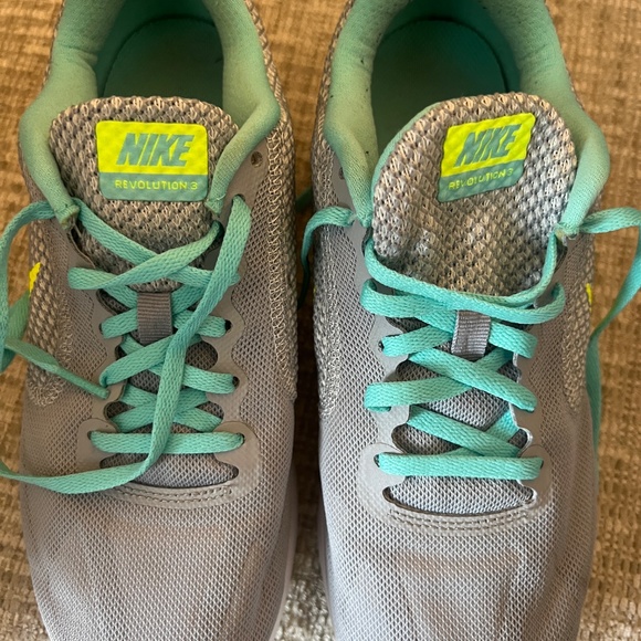 Nike Women Gray Turquoise Revolution 3 Running Shoe Sz 8.5 US 40 EUR - Picture 5 of 5